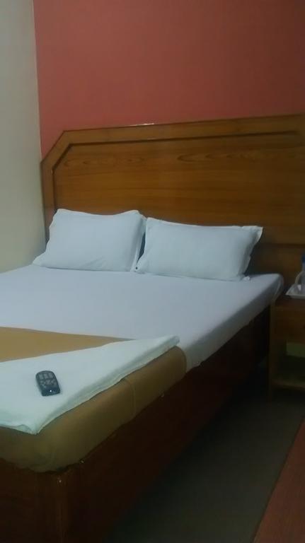 Central Saphire Residency-Only For Indians Chennai Exterior photo