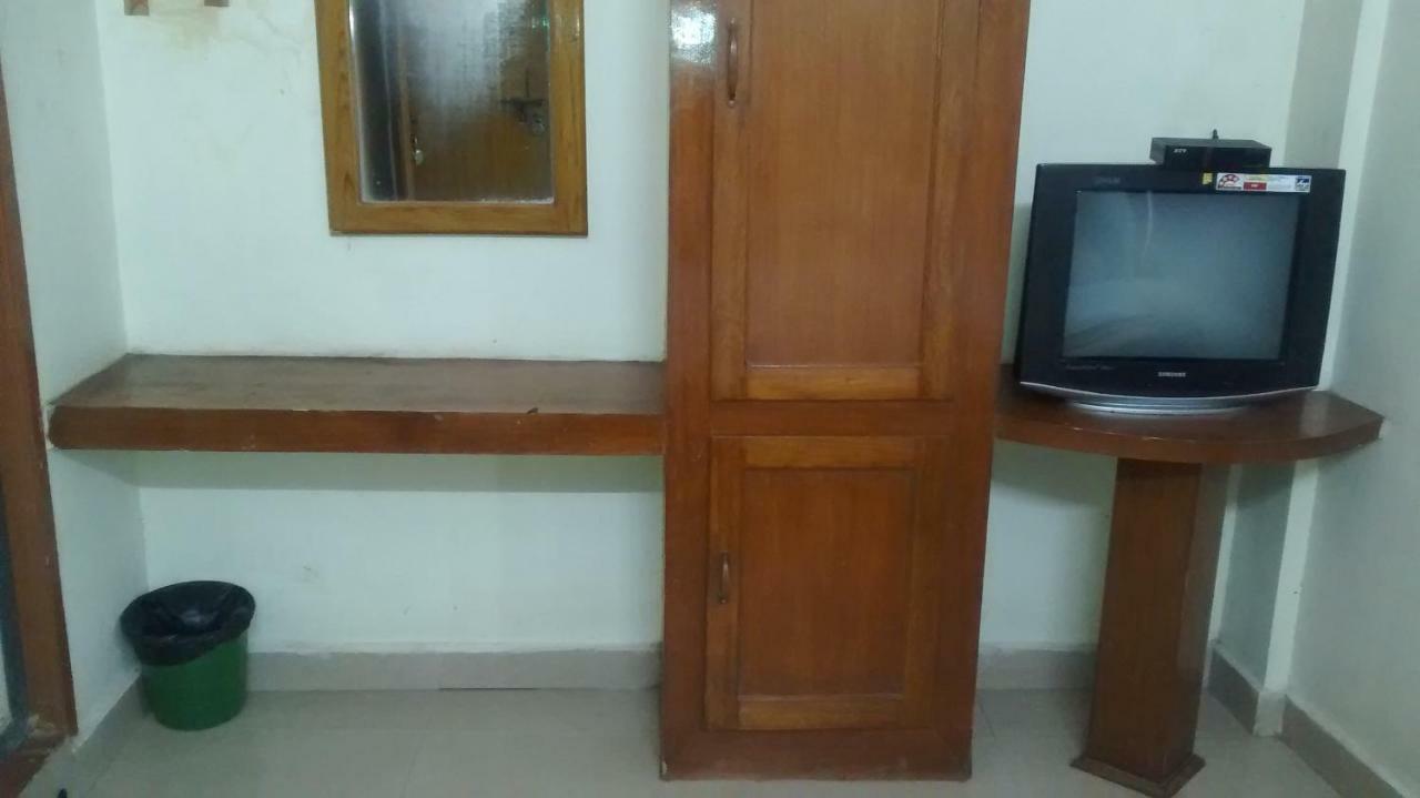 Central Saphire Residency-Only For Indians Chennai Exterior photo