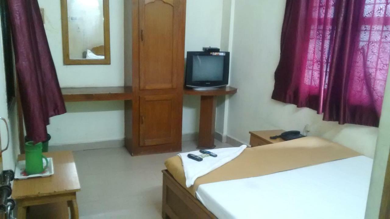 Central Saphire Residency-Only For Indians Chennai Exterior photo