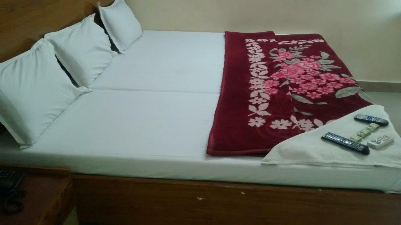 Central Saphire Residency-Only For Indians Chennai Exterior photo